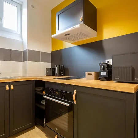 Tropical Escape Near Center Fiber Netflix