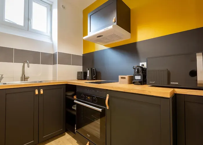 Tropical Escape Near Center Fiber Netflix