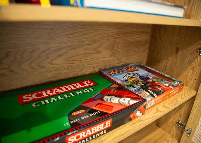 Tropical Escape Near Center Fiber Netflix Монлюсон