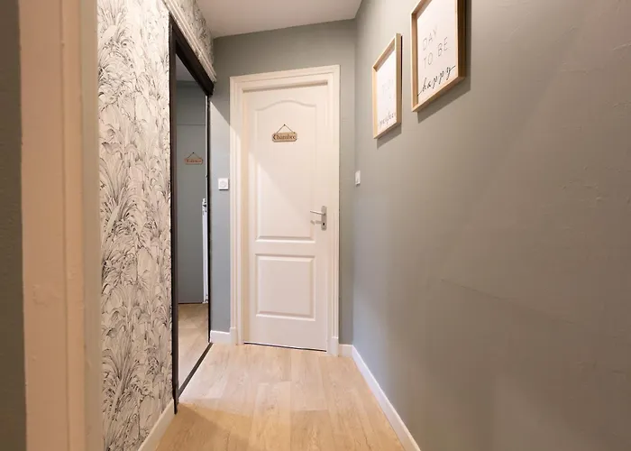 Tropical Escape Near Center Fiber Netflix * Монлюсон