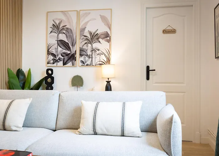 Tropical Escape Near Center Fiber Netflix *