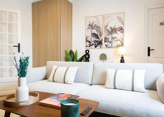 Tropical Escape Near Center Fiber Netflix Монлюсон