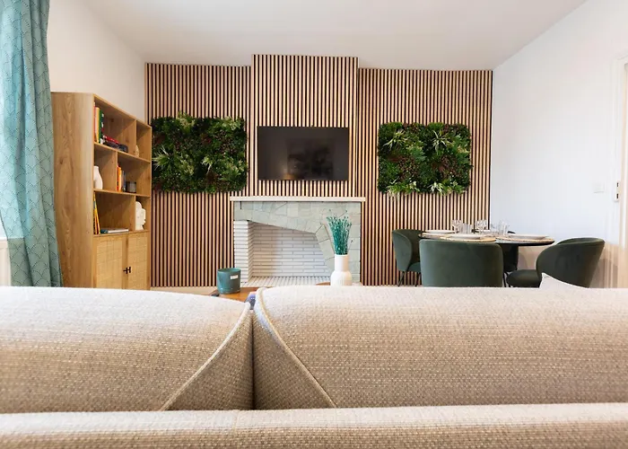 Tropical Escape Near Center Fiber Netflix * Монлюсон