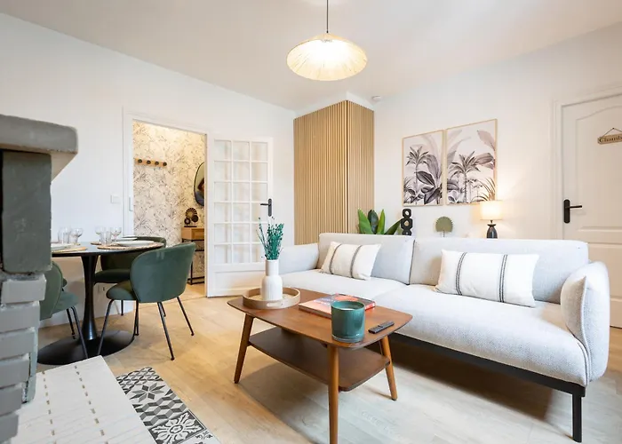 Tropical Escape Near Center Fiber Netflix