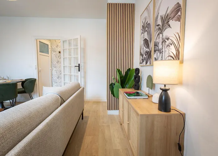 Tropical Escape Near Center Fiber Netflix Монлюсон