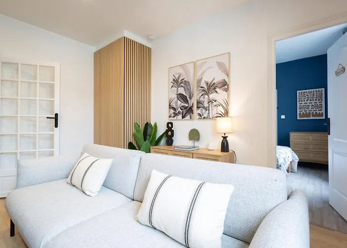 Tropical Escape Near Center Fiber Netflix